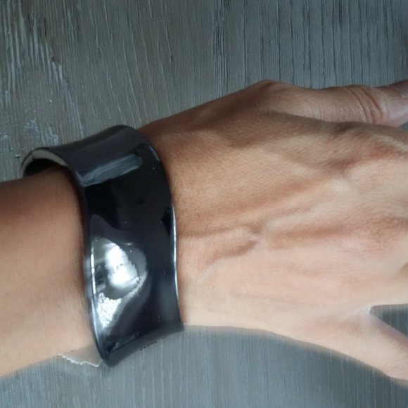 Express Wave Bangle Bracelet - Picture 2 of 4